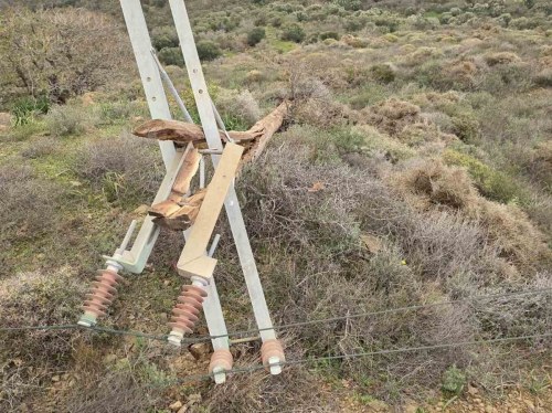 Για πρώτη φορά στη Χίο σύλληψη στελέχους του ΔΕΔΔΗΕ για πυρκαγιά στις Τρύπες