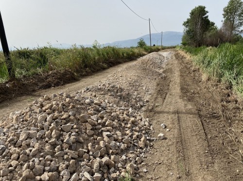 Αγροτική οδοποιία στη Χίο: 4.000 χιλιόμετρα σε δύσκολο δρόμο