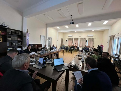 Οινούσσες: Το έργο της ανάπλασης αναζωογονεί τον παραδοσιακό οικισμό