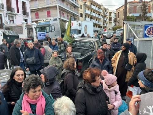 Νήσος Σάμος - Χωρίς οχήματα και φορτηγά για Χίο και Πειραιά απέπλευσε το πλοίο από τη Μυτιλήνη