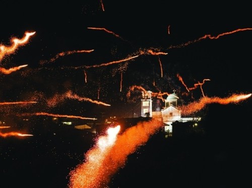 Επιστροφή του εθίμου του ρουκετοπόλεμου στην αυθεντική λαϊκή παράδοση