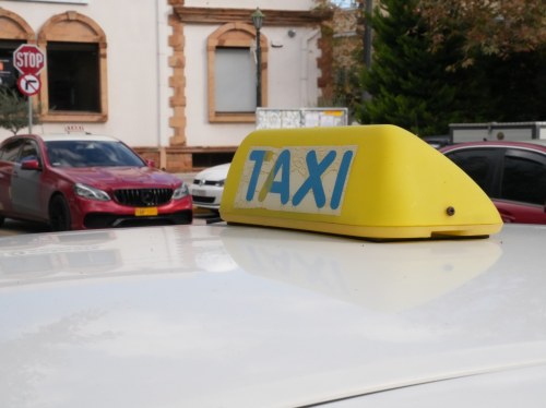 Ανεβάζουν χειρόφρενο για 48 ώρες τα ταξί της Χίου