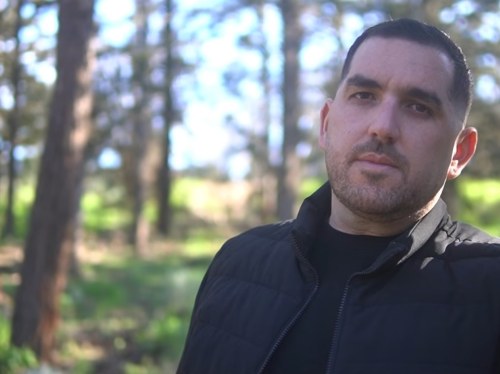 «Το πούλησα»: Η δυναμική επιστροφή του Σταμάτη Συριώδη στη δισκογραφία