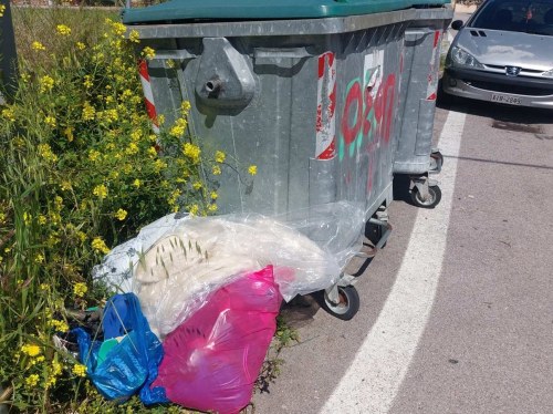 Χαλκειός - Από κάδοι απορριμμάτων, κάδοι... ρουχισμού