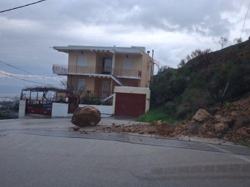 Νέα κατολίσθηση στις Καρυές - Προσοχή στις μετακινήσεις εφιστά η Π.Ε. Χίου