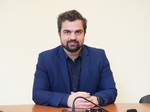 Κώστας Τριαντάφυλλος στον "π" - "Οι κυβερνητικοί χειρισμοί μετέτρεψαν το αεροδρόμιο σε ομηρεία για τους Χιώτες"