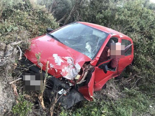 Επιχείρηση απεγκλωβισμού ηλικιωμένου μετά από εκτροπή οχήματος