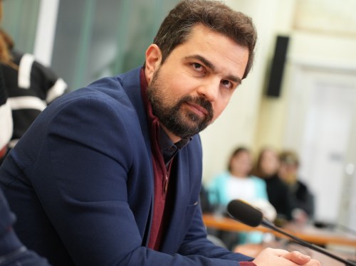 Τριαντάφυλλος για αεροδρόμιο: «Αναγκαίες οι νυχτερινές εργασίες»