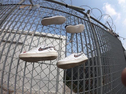 ΒΙΑΛ στο σκοτάδι: Δώδεκα ημέρες χωρίς ηλεκτρικό, μέσα σε απάνθρωπες συνθήκες