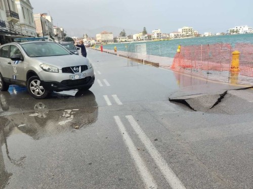 Χίος μπροστά: Νοτιάς και τρύπες στη λογοδοσία