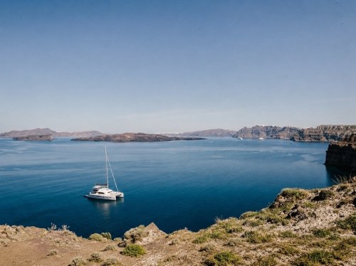 Γνωρίστε τη Σαντορίνη από τη θάλασσα