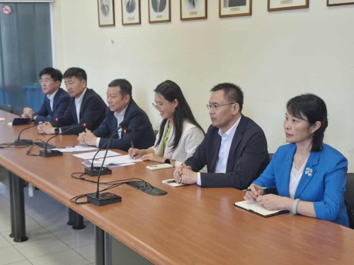 Αντιπροσωπεία από την κινεζική πόλη Weifang στο Δημαρχείο Χίου