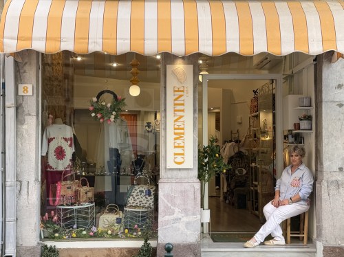 Το Clementine Chios εμπλουτίζει τις επιλογές του με τις τσάντες Sorena