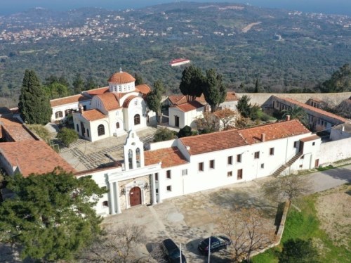 Αρχιερατικό μνημόσυνο για τον μακαριστό Νικηφόρο στην Ιερά Μονή Αγίου Μηνά
