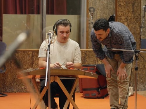 O Χιώτης σαντουριέρης Γιώργος Βενέτης στον πρώτο δίσκο του Επίλεκτου Ηπειρώτικου Ensemble της Ι. Μητρόπολης Ιωαννίνων