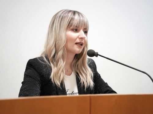 Εκδηλώσεις 2026 και αεροδρόμιο Χίου: συνάρτηση ασυνάρτητη