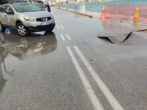 Κλειστή η παραλιακή οδός στο Λιμάνι της Χίου λόγω καθίζησης