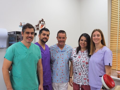 Ένας Οδοντίατρος με Ρίζες στην Εμπιστοσύνη