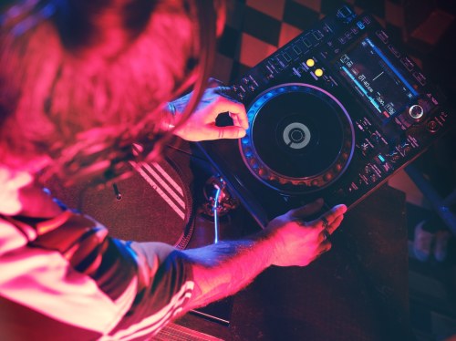 Σύλληψη στη Χίο για παράνομη λειτουργία μουσικών οργάνων σε κατάστημα