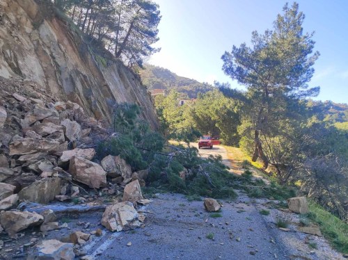 Προσοχή - Νέες κατολισθήσεις βράχων σε όλη τη βόρεια Χίο