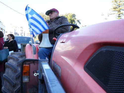 Στον δρόμο αγρότες και κτηνοτρόφοι της Χίου: Μαζική κινητοποίηση για την επιβίωση του πρωτογενούς τομέα
