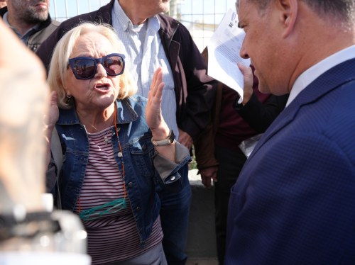 "Θερμή" υποδοχή στον Άδωνι Γεωργιάδη με αποδοκιμασίες και συνθήματα για την διάλυση του Ε.Σ.Υ.