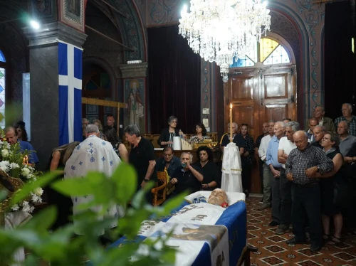 «Έτσι φεύγουν τα παλικάρια…» – Η Χίος είπε το τελευταίο αντίο στον Δημήτρη Κουσκουσάκη