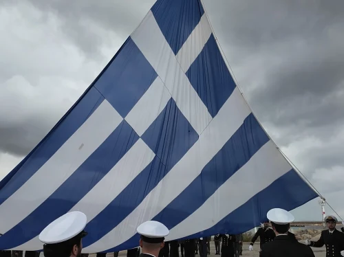 Υψώθηκε υπό βροχή η μεγάλη σημαία της Χίου