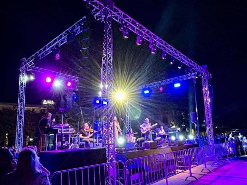 Απάντηση της Diamond Productions σχετικά με τις ηχοφωτιστικές καλύψεις
