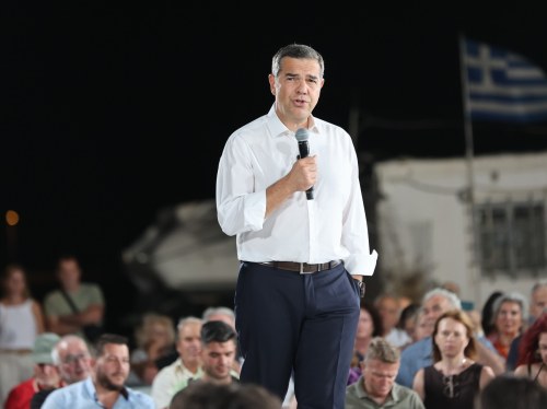«Ποιούς εξυπηρετεί ο μύθος της λεγόμενης αναδιάταξης του πολιτικού σκηνικού»