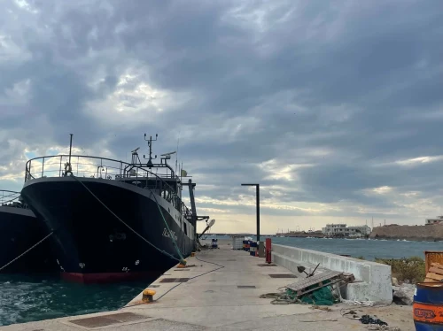 Κλιμακώνεται η απεργία των αλιέων με αποκλεισμό του λιμένα της Χίου το πρωί της Κυριακής