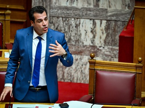 Πλεύρης: Μεταφορές στα νησιά μόνο μετά από αποσυμφόρηση των δομών τους
