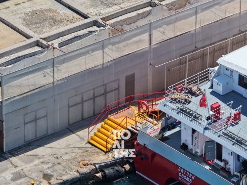 Παλιά Ιχθυόσκαλα: Έστησαν αγιασμό πριν συμφωνήσουν εργολάβος και υπεργολάβος