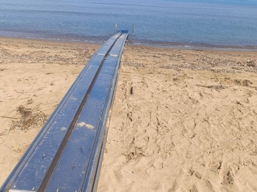 Δεν αρκούν μόνο τα seatrac για ασφαλή πρόσβαση στην παραλία