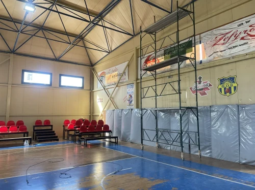 Βούρειο: Περίφραξη για τους βανδαλισμούς, νέο παρκέ στο κλειστό