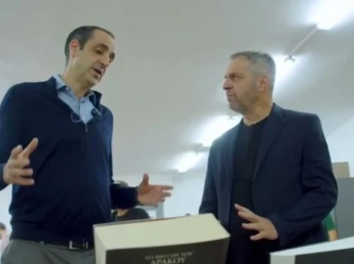 Δωρεά βιβλίων στον ΕΟΠΑΕ στη Θεσσαλονίκη από τους Bookmarkers και τον Γρηγόρη Δημητριάδη (video)