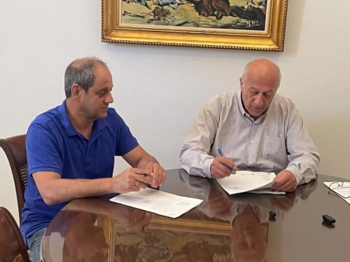 Έπεσαν οι υπογραφές για το 5ο Δημοτικό Σχολείο Βαρβασίου