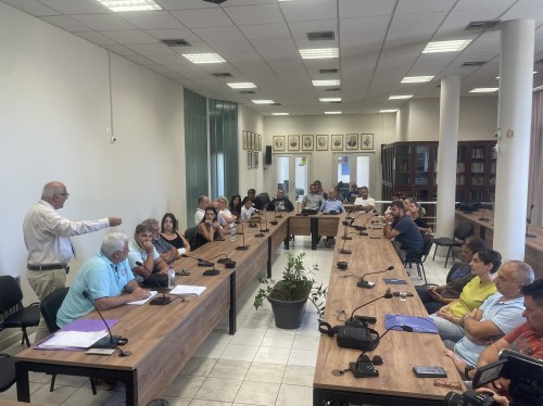 Λύσεις πριν από το εργοτάξιο ζητούν οι γονείς του Καρράδειου