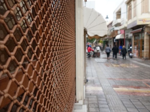 Σε όλα τα νησιά ανοιχτά μαγαζιά, στη Χίο κάνουμε απεργία