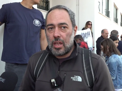 Το ΠΑΣΟΚ Χίου καταλογίζει ευθύνες στη «δεξιά πολυκατοικία» για τα μαθητικά δρομολόγια