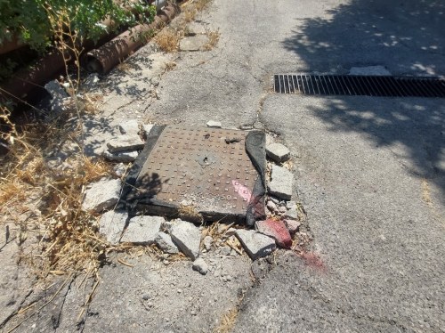 Χαλκειός: Μήνες χωρίς λύση σε προβληματικές σχάρες και καπάκια