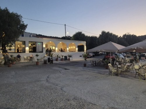 Provenzo All day Cafe Bar - Στη Βοκαριά η μέρα ξεκινά με καφέ και τελειώνει με cocktail
