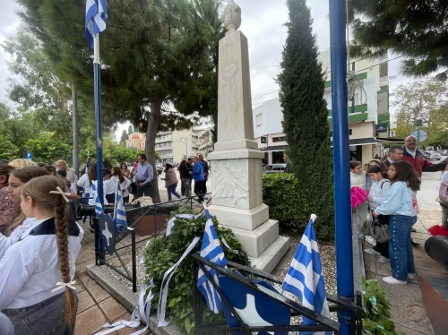 Με κατάθεση στεφάνων τίμησαν οι μαθητές το Έπος του ’40