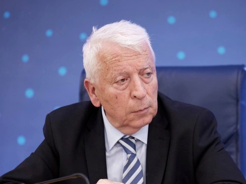 Σκληρή κόντρα για τον αφθώδη πυρετό στη Λέσβο – «Όχι» της Περιφέρειας στον συντονισμό από τον στρατό