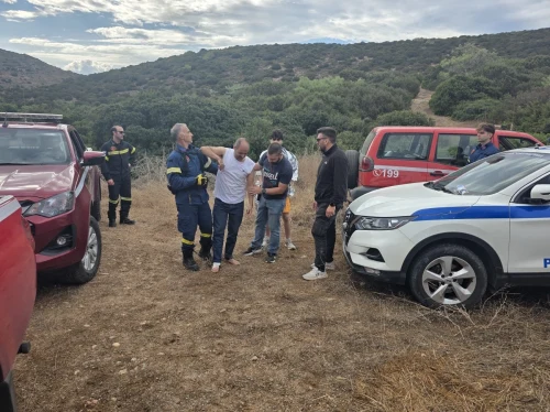 Χίος: Μεγάλη επιχείρηση διάσωσης μεταναστών στην Αποθήκα – 11 πυροσβέστες σε δύσβατη περιοχή