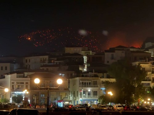 Πλωμάρι: Ολονύχτια μάχη με τις αναζωπυρώσεις