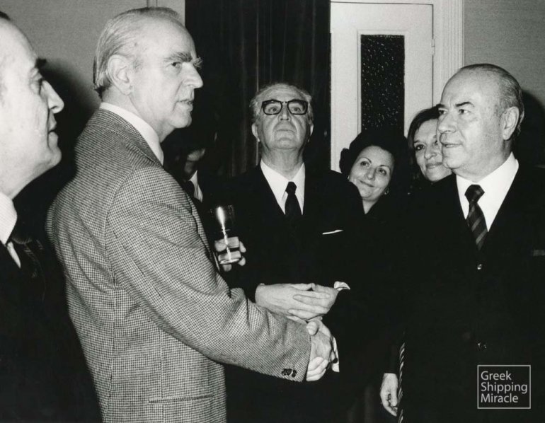 Ο Καραμανλής στην πρώτη οκταετία της διακυβέρνησής του (1955-1963) στηρίζεται για την ανόρθωση της χώρας σε επιχειρηματίες με το δαιμόνιο του Στρ. Ανδρεάδη.