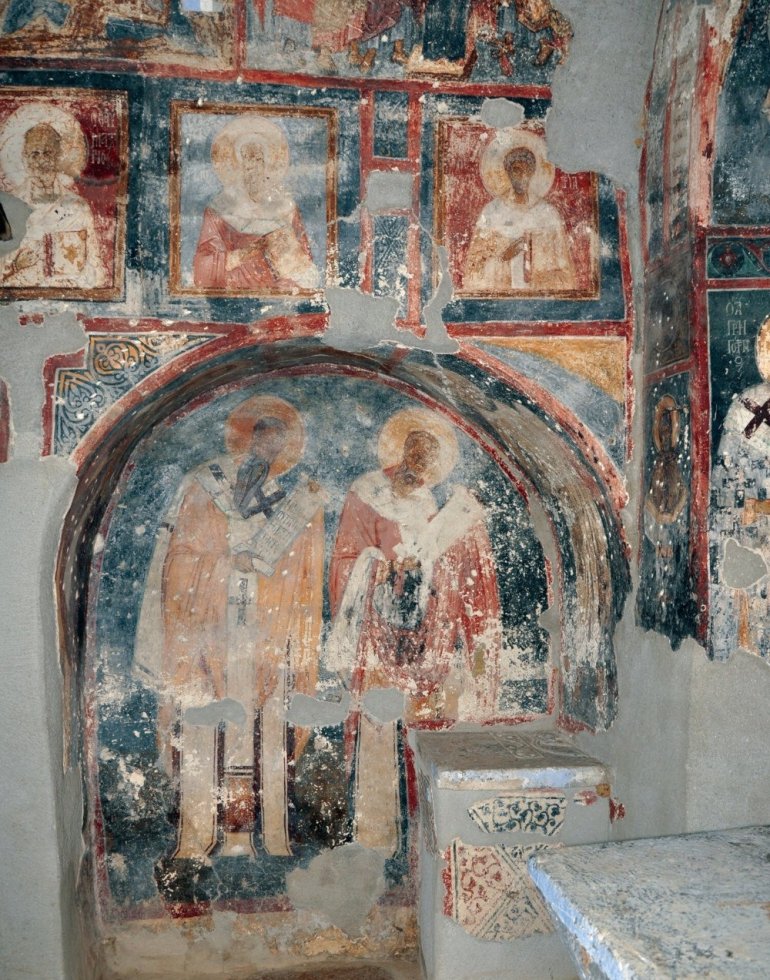 Ο βόρειος τοίχος του ιερού της Παναγίας Αγρελωπούσαινας