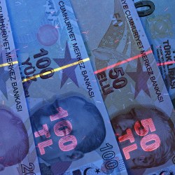 Turkish money in UV rays - Αριθμός άδειας φωτογραφίας για το politischios.gr: 72L34DK8TX