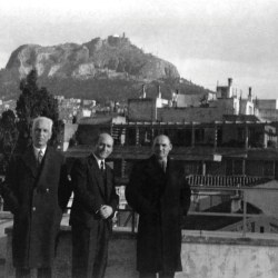 Καθηγητές στην ταράτσα του Σχολείου στο κτήριο της οδού Κωλέττη